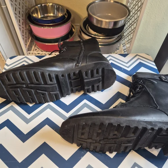 Like New Leather Ankle Boots - Picture 5 of 7